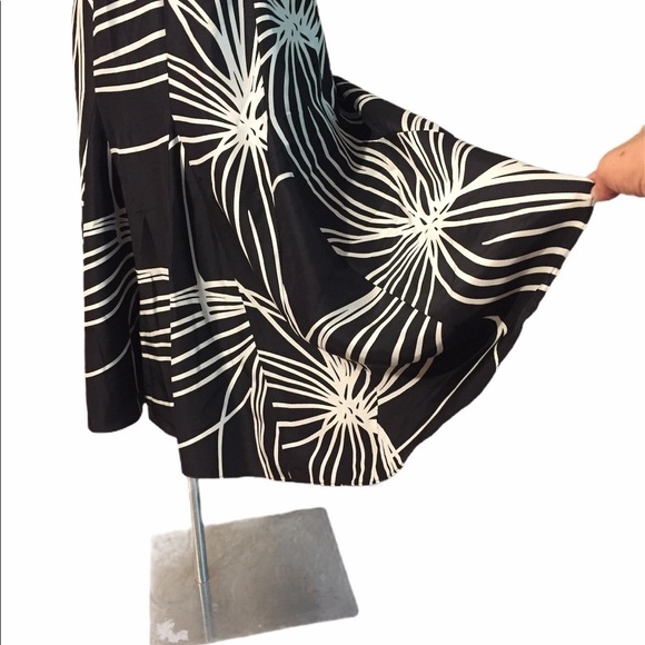 Harold’s Silk Strapless Black White Silk Flare includes detachable strap - Picture 4 of 10